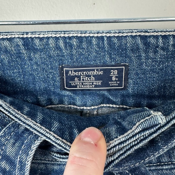 Abercrombie and Fitch Size 28/6R Ultra‎ High Rise Straight Tie Waist Crop Jeans - Picture 3 of 4